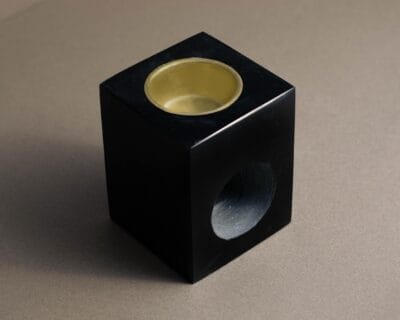 3 tealight hiolder black shot 3